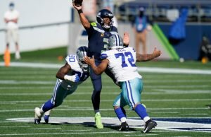 La NFL multa a Trysten Hill por sus jugadas “sucias” contra los Seahawks